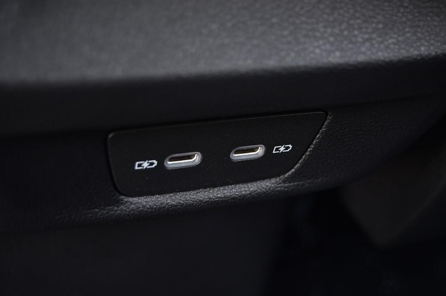 Volkswagen Tiguan Vehicle Image 24