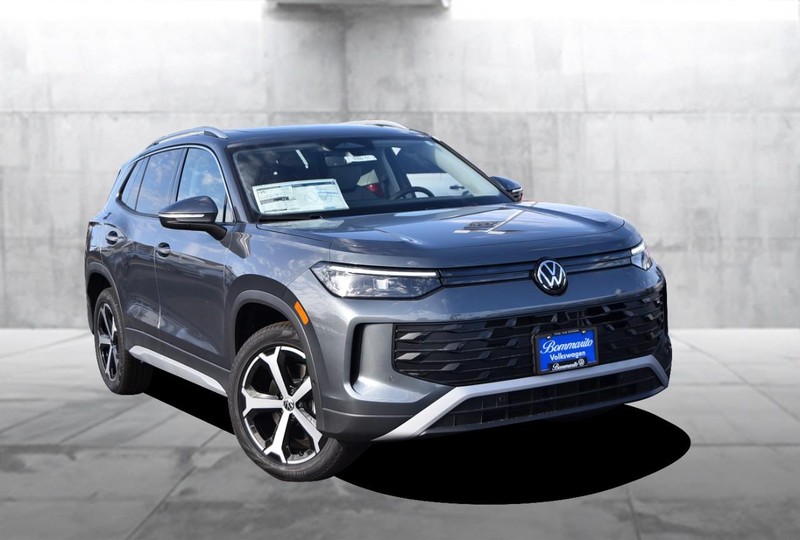 Volkswagen Tiguan Vehicle Full-screen Gallery Image 2