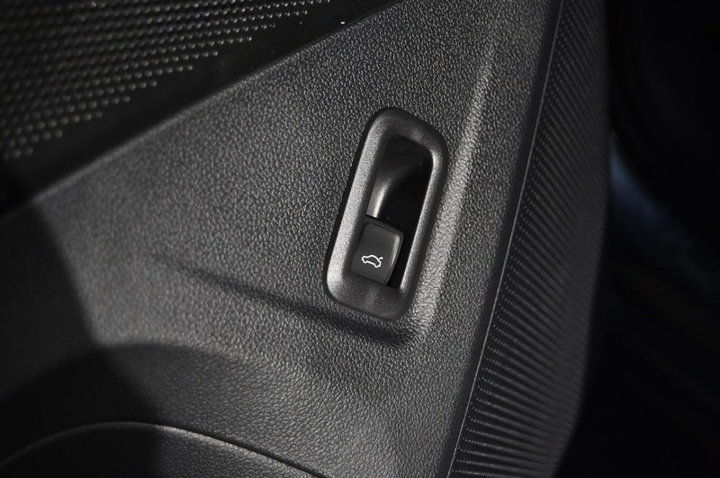 Volkswagen Tiguan Vehicle Full-screen Gallery Image 9