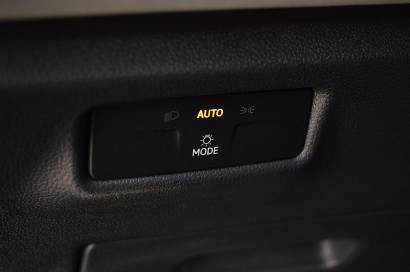 Volkswagen Tiguan Vehicle Full-screen Gallery Image 11