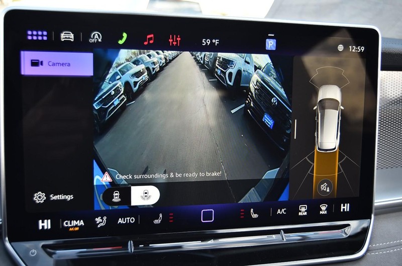 Volkswagen Tiguan Vehicle Full-screen Gallery Image 14