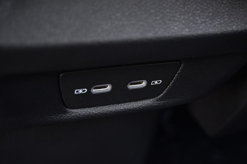 Volkswagen Tiguan Vehicle Full-screen Gallery Image 24