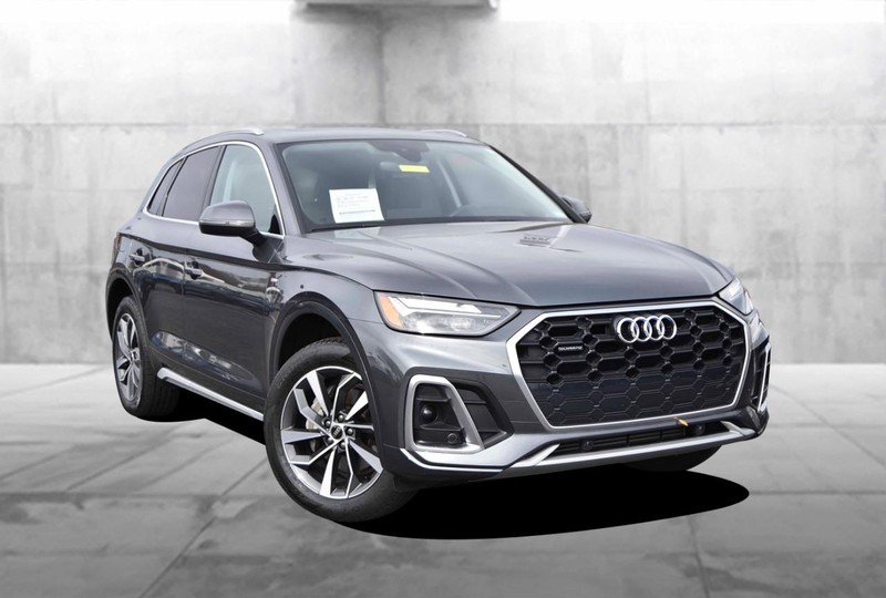 Audi Q5 Vehicle Full-screen Gallery Image 2