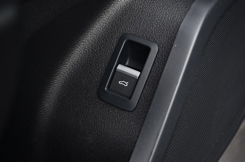 Audi Q5 Vehicle Full-screen Gallery Image 9