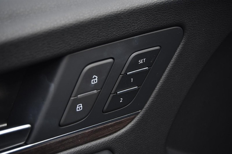 Audi Q5 Vehicle Full-screen Gallery Image 10