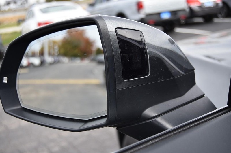 Audi Q5 Vehicle Full-screen Gallery Image 11