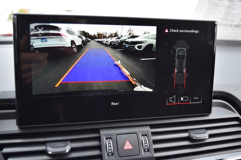 Audi Q5 Vehicle Full-screen Gallery Image 14