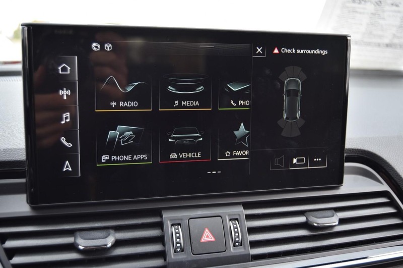 Audi Q5 Vehicle Full-screen Gallery Image 15