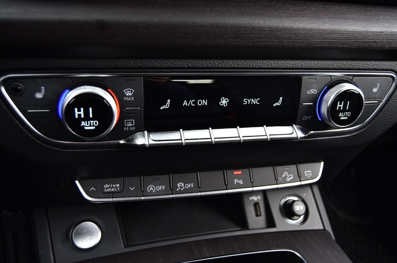 Audi Q5 Vehicle Full-screen Gallery Image 16