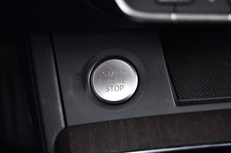 Audi Q5 Vehicle Full-screen Gallery Image 17