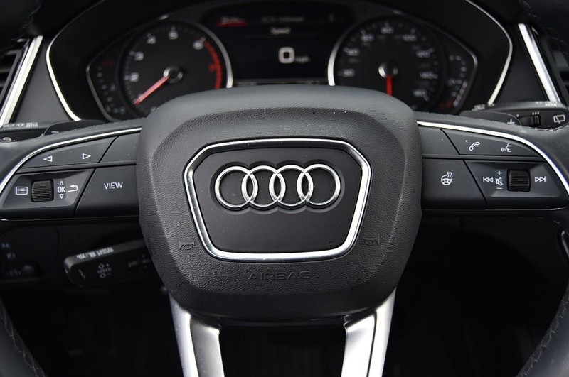 Audi Q5 Vehicle Full-screen Gallery Image 18