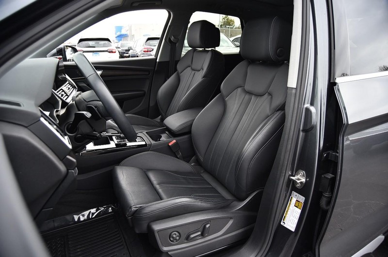 Audi Q5 Vehicle Full-screen Gallery Image 19