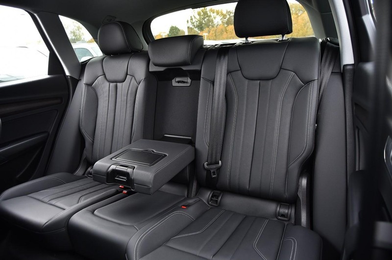 Audi Q5 Vehicle Full-screen Gallery Image 22