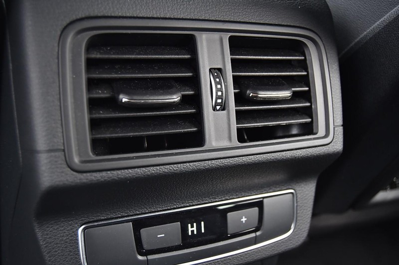 Audi Q5 Vehicle Full-screen Gallery Image 23