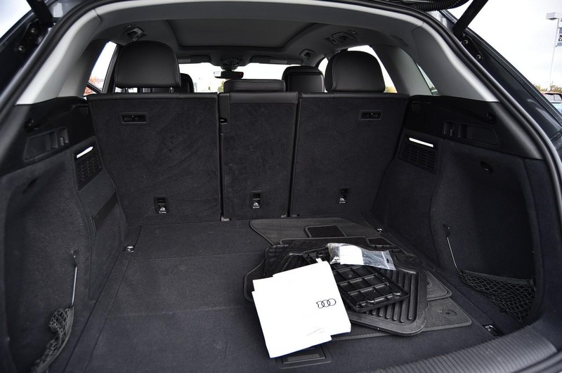 Audi Q5 Vehicle Full-screen Gallery Image 25