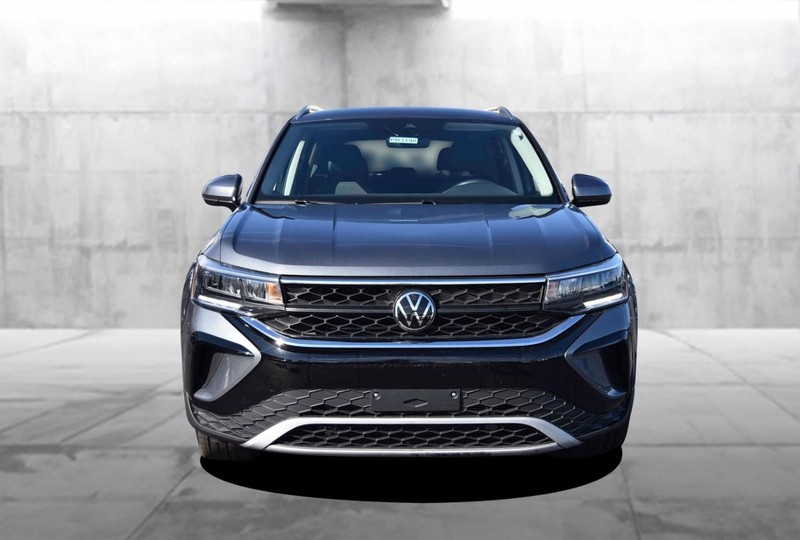 Volkswagen Taos Vehicle Full-screen Gallery Image 4