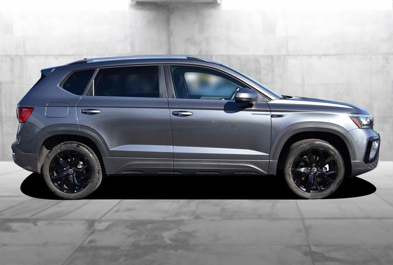 Volkswagen Taos Vehicle Full-screen Gallery Image 5