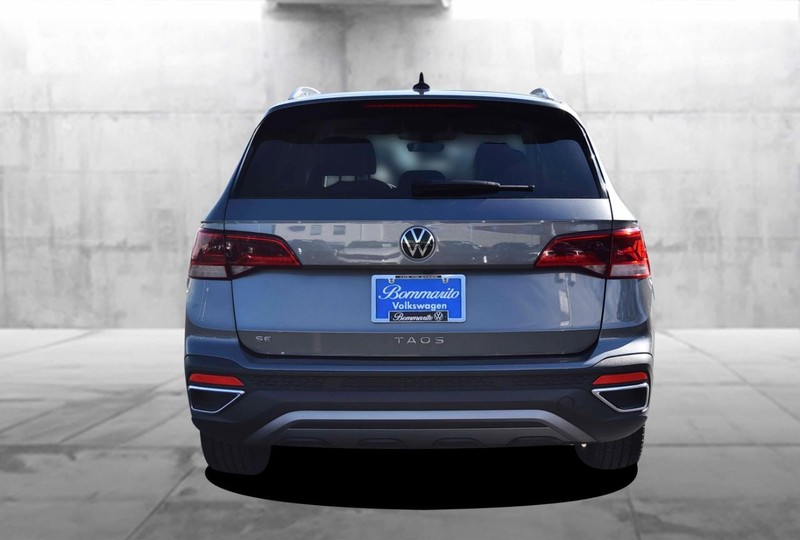 Volkswagen Taos Vehicle Full-screen Gallery Image 6