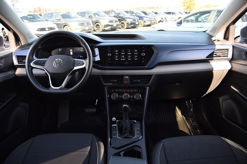 Volkswagen Taos Vehicle Full-screen Gallery Image 7