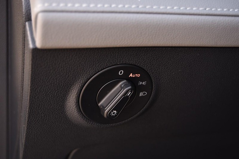 Volkswagen Taos Vehicle Full-screen Gallery Image 11