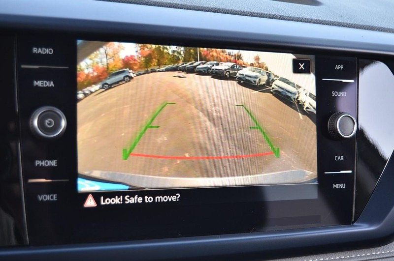 Volkswagen Taos Vehicle Full-screen Gallery Image 13