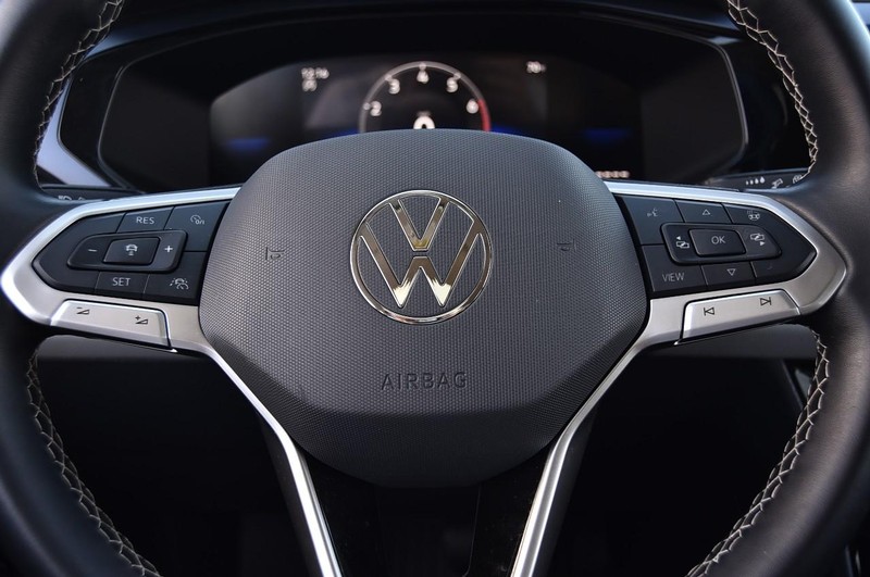 Volkswagen Taos Vehicle Full-screen Gallery Image 18