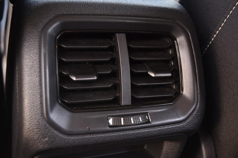 Volkswagen Taos Vehicle Full-screen Gallery Image 22