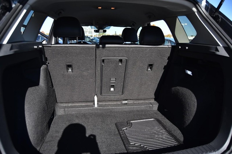 Volkswagen Taos Vehicle Full-screen Gallery Image 24