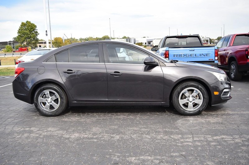 Chevrolet Cruze Limited Vehicle Full-screen Gallery Image 05