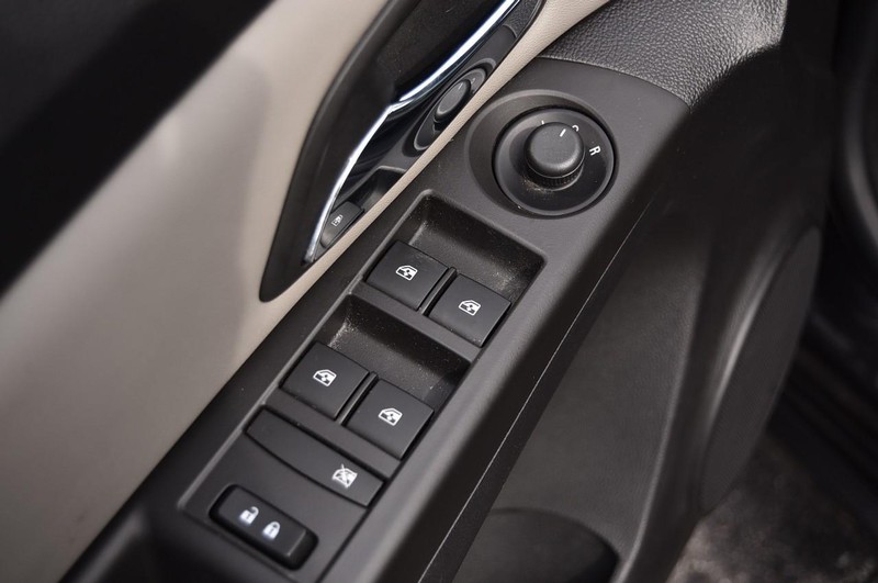 Chevrolet Cruze Limited Vehicle Full-screen Gallery Image 08