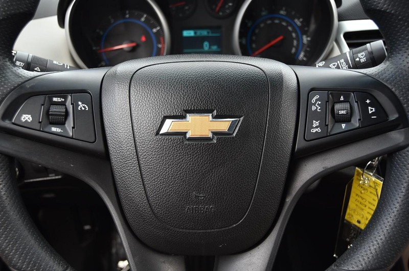 Chevrolet Cruze Limited Vehicle Full-screen Gallery Image 13