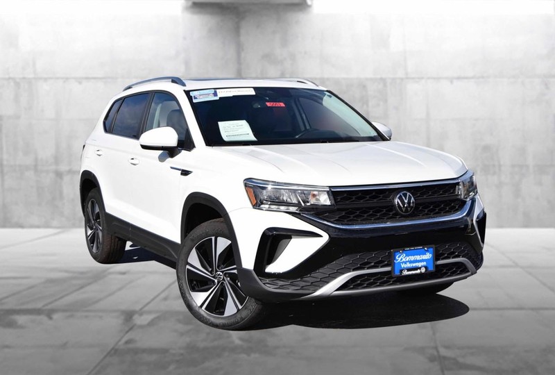 Volkswagen Taos Vehicle Full-screen Gallery Image 2