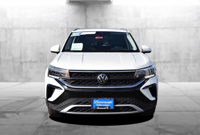 Volkswagen Taos Vehicle Full-screen Gallery Image 4