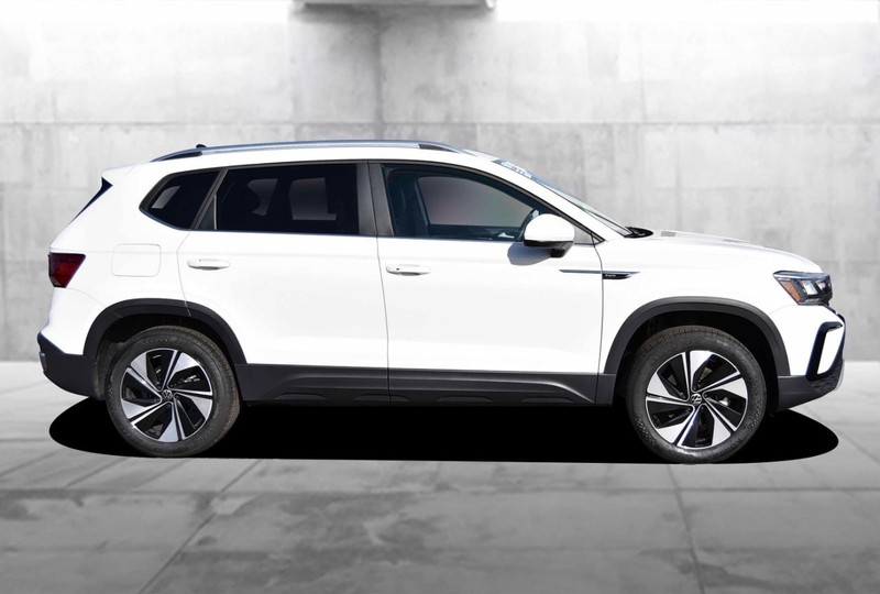 Volkswagen Taos Vehicle Full-screen Gallery Image 5