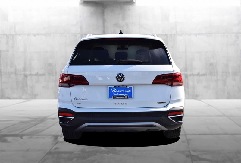 Volkswagen Taos Vehicle Full-screen Gallery Image 6