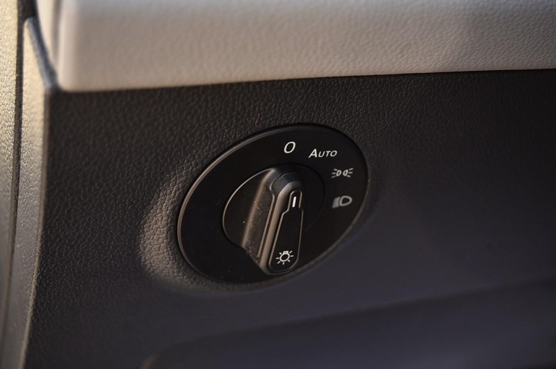 Volkswagen Taos Vehicle Full-screen Gallery Image 11