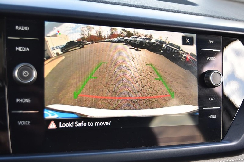 Volkswagen Taos Vehicle Full-screen Gallery Image 13