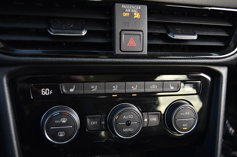 Volkswagen Taos Vehicle Full-screen Gallery Image 15