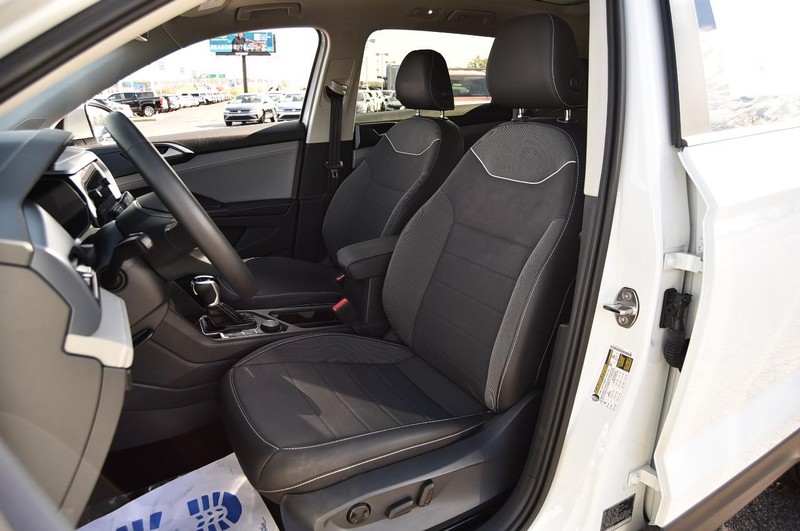 Volkswagen Taos Vehicle Full-screen Gallery Image 20