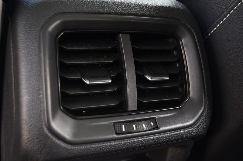 Volkswagen Taos Vehicle Full-screen Gallery Image 24