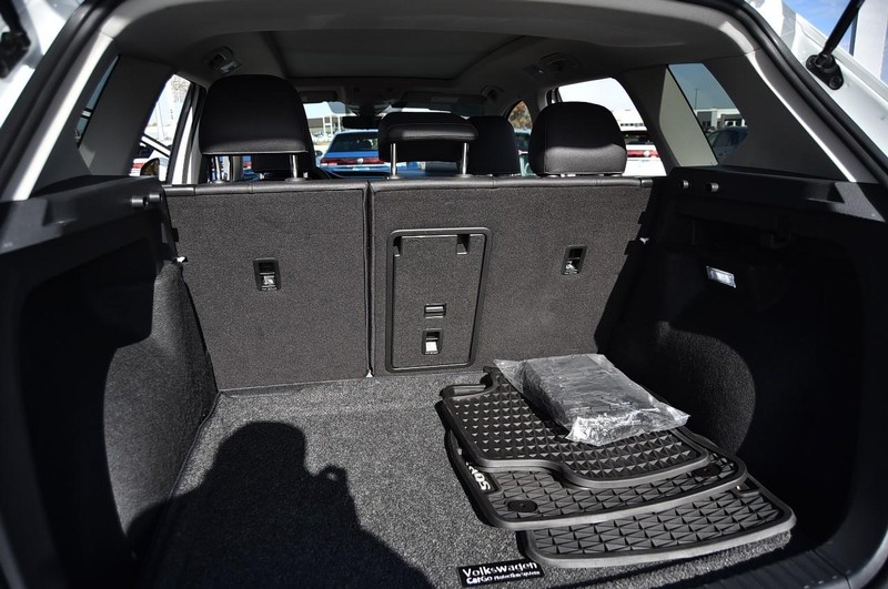 Volkswagen Taos Vehicle Full-screen Gallery Image 26