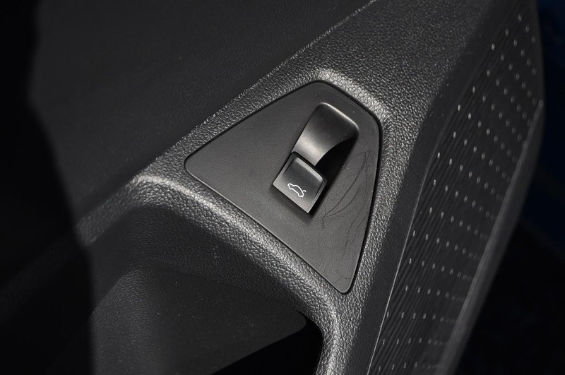 Volkswagen Jetta Vehicle Image 09