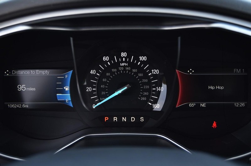 Ford Fusion Vehicle Full-screen Gallery Image 11