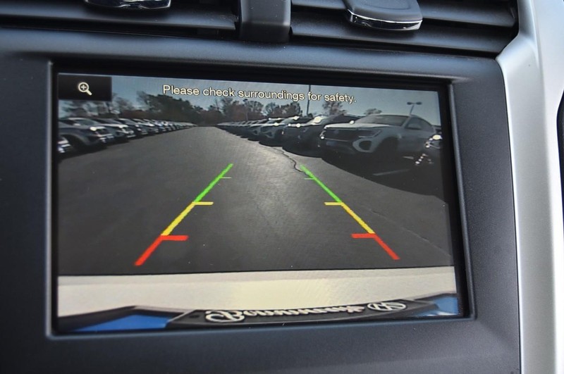 Ford Fusion Vehicle Full-screen Gallery Image 12