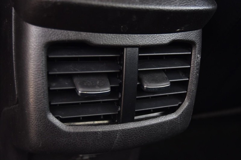 Ford Fusion Vehicle Full-screen Gallery Image 19