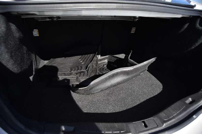 Ford Fusion Vehicle Full-screen Gallery Image 20