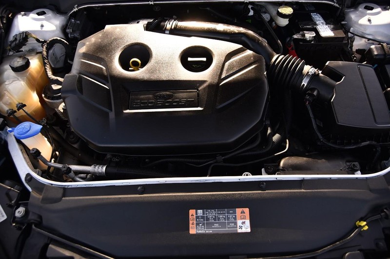 Ford Fusion Vehicle Full-screen Gallery Image 21