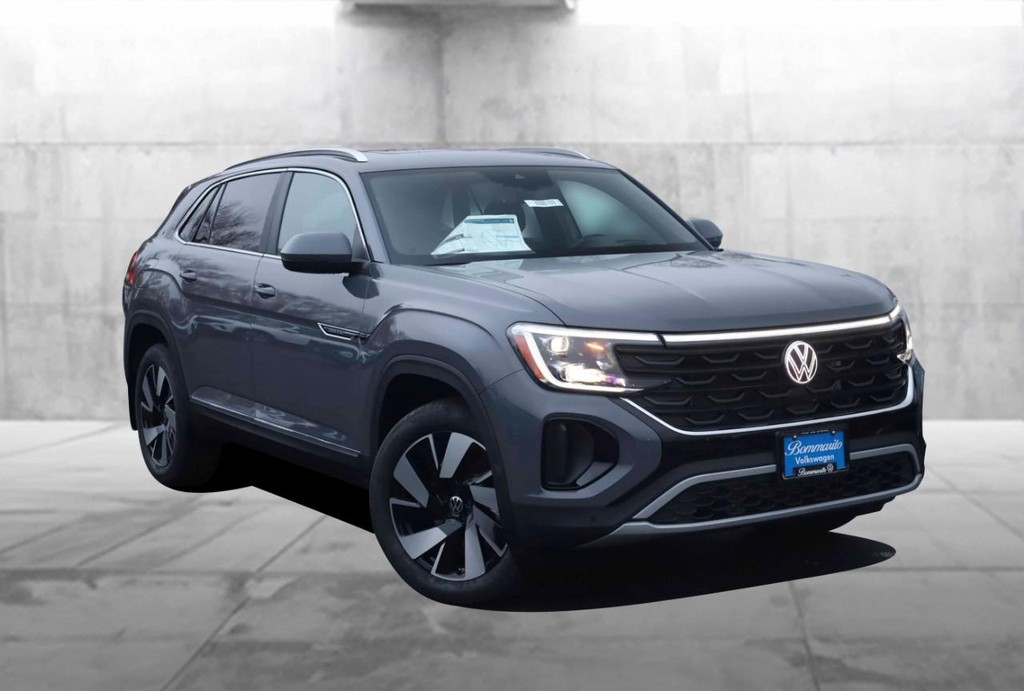 Volkswagen Atlas Cross Sport Vehicle Full-screen Gallery Image 2