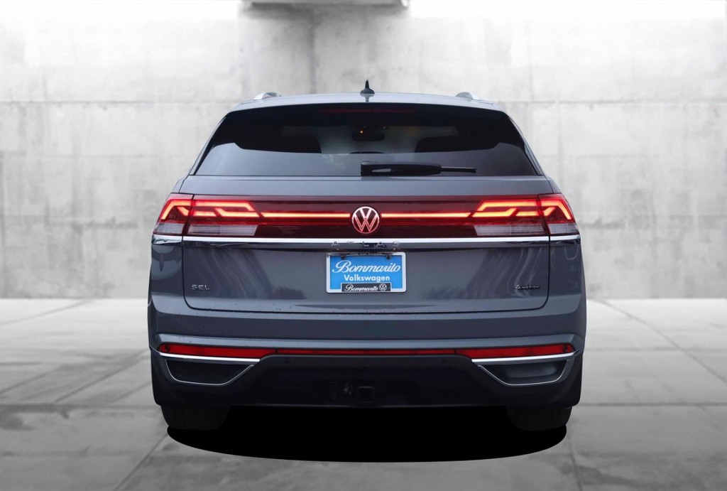 Volkswagen Atlas Cross Sport Vehicle Full-screen Gallery Image 6