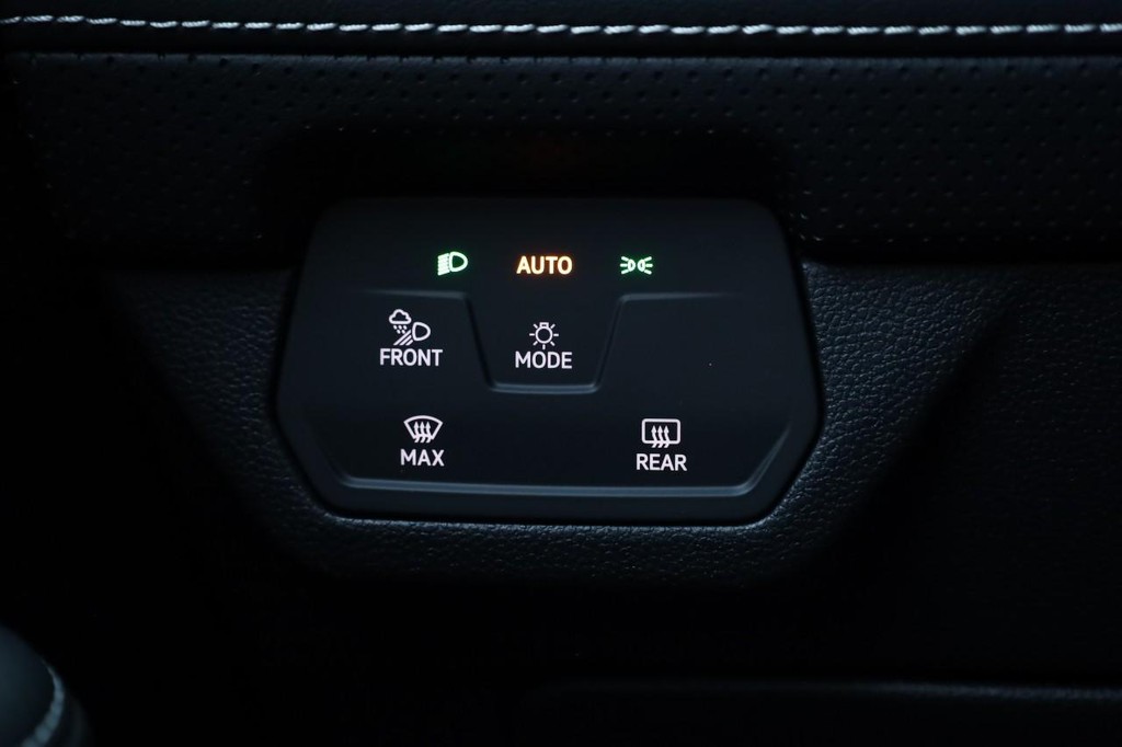 Volkswagen Atlas Cross Sport Vehicle Full-screen Gallery Image 21